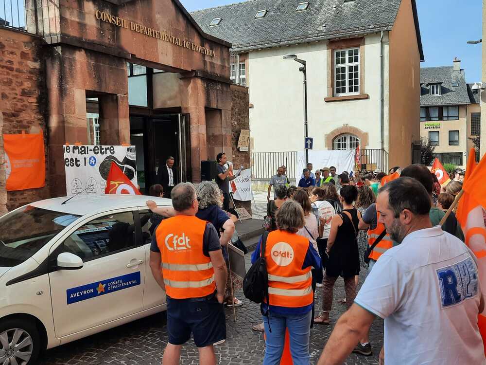 Mobilisation des agents du Département de l'Aveyron à Rodez le 17 juin 2022 - CFDT
